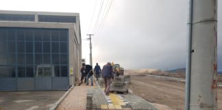 Çukurköy Sanayi Sitesi 2.Etap işyerlerinin yollarına 12.12.2018 tarihi itibariyle kaldırım taşı döşenmeye başlanmıştır.